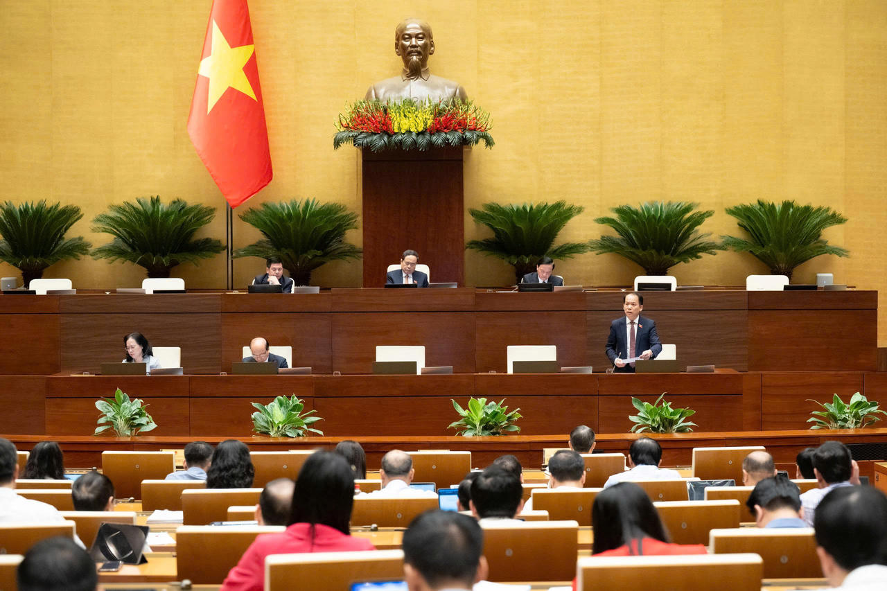 Quang cảnh phi&ecirc;n thảo luận chiều 10/8.