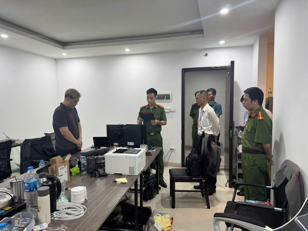 Khởi tố 21 bị can trong đường dây quảng cáo gian dối sản phẩm “Xương khớp bà Sáu”
