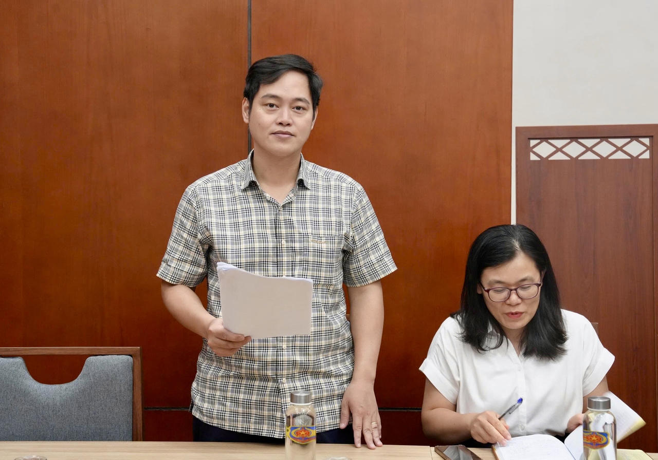 Ph&oacute; Ch&aacute;nh Văn ph&ograve;ng Bộ L&ecirc; Th&aacute;i Phương tr&igrave;nh b&agrave;y b&aacute;o c&aacute;o.