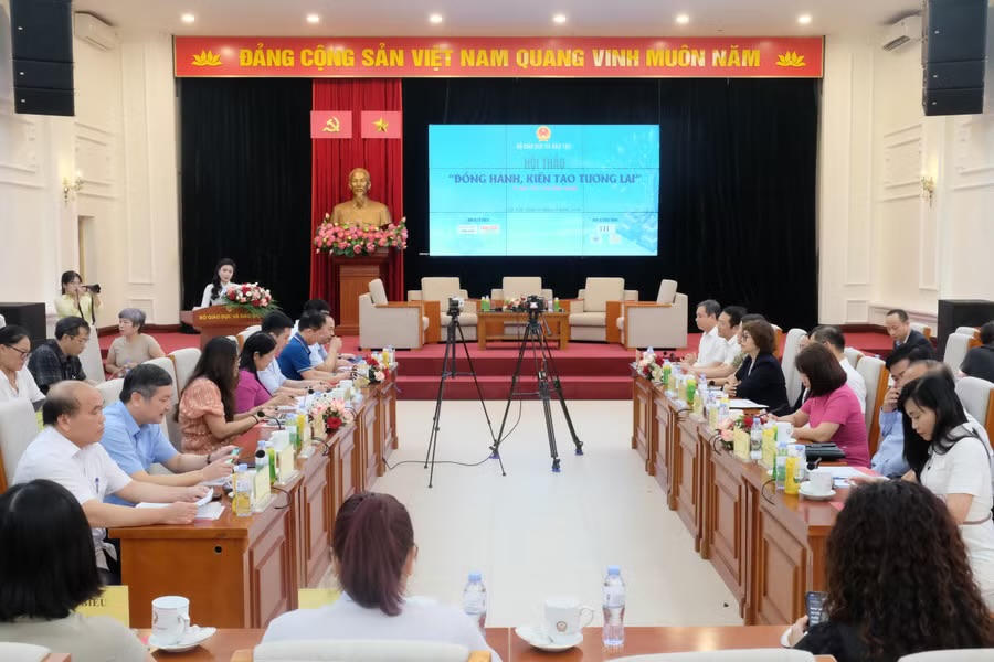 Quang cảnh hội thảo 'Đồng h&agrave;nh, kiến tạo tương lai - V&igrave; một Việt Nam khỏe mạnh' (Ảnh: BTC)