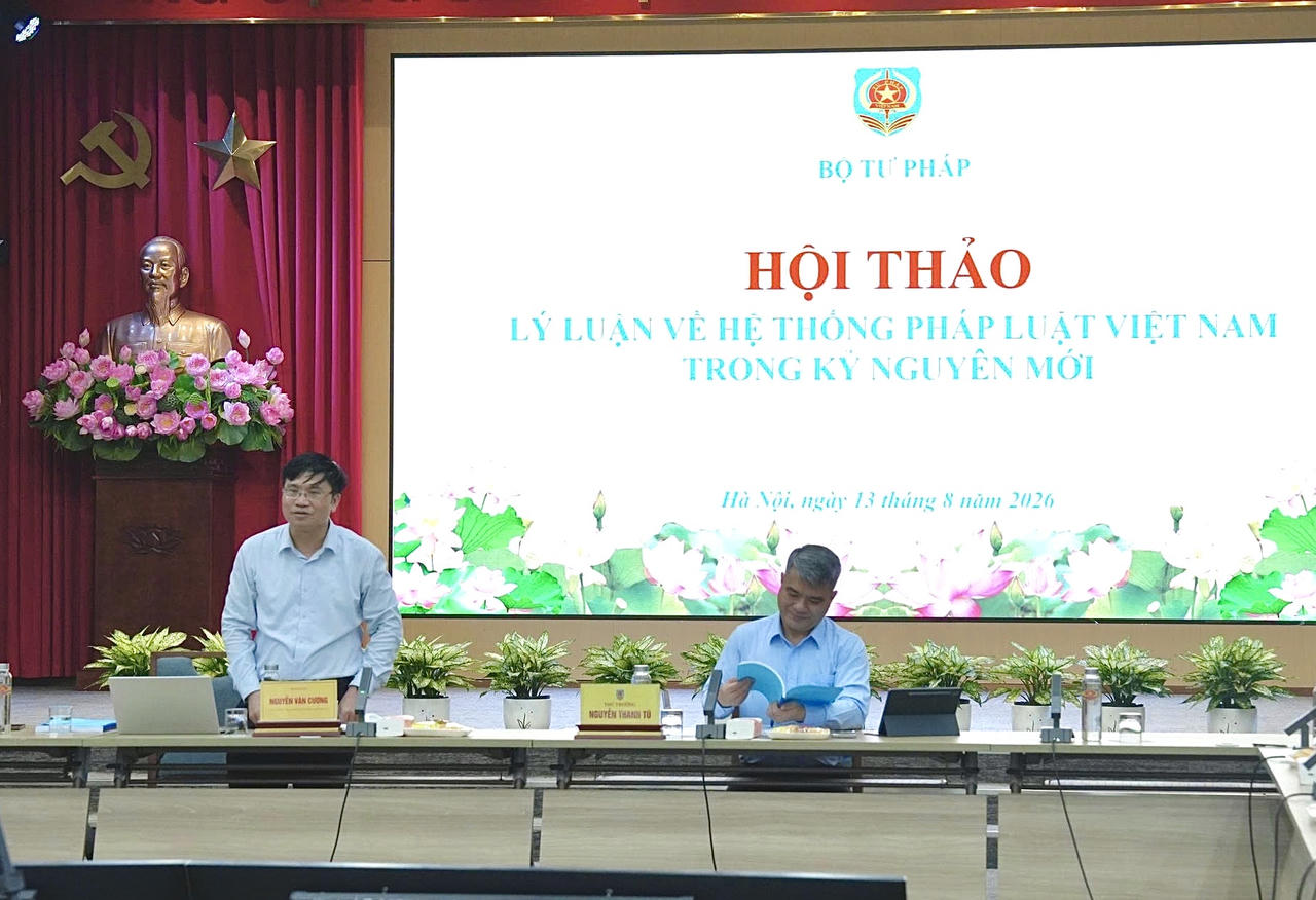 Viện trưởng Viện Chiến lược v&agrave; Khoa học ph&aacute;p l&yacute; Nguyễn Văn Cương ph&aacute;t biểu