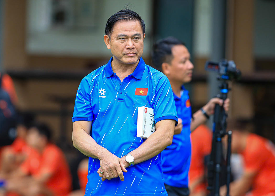 Ph&oacute; chủ tịch VFF Trần Anh T&uacute; đ&atilde; c&oacute; mặt tại s&acirc;n kh&aacute;ch để chuẩn bị cho trận b&aacute;n kết AFF Cup giữa Malaysia v&agrave; Việt Nam (Ảnh VFF)