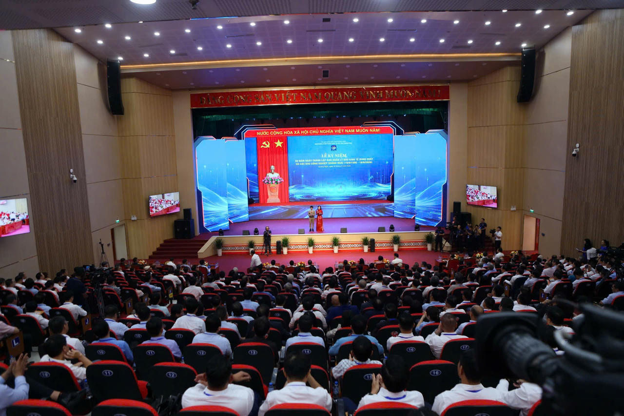 To&agrave;n cảnh Lễ kỷ niệm (ảnh V&acirc;n Anh)