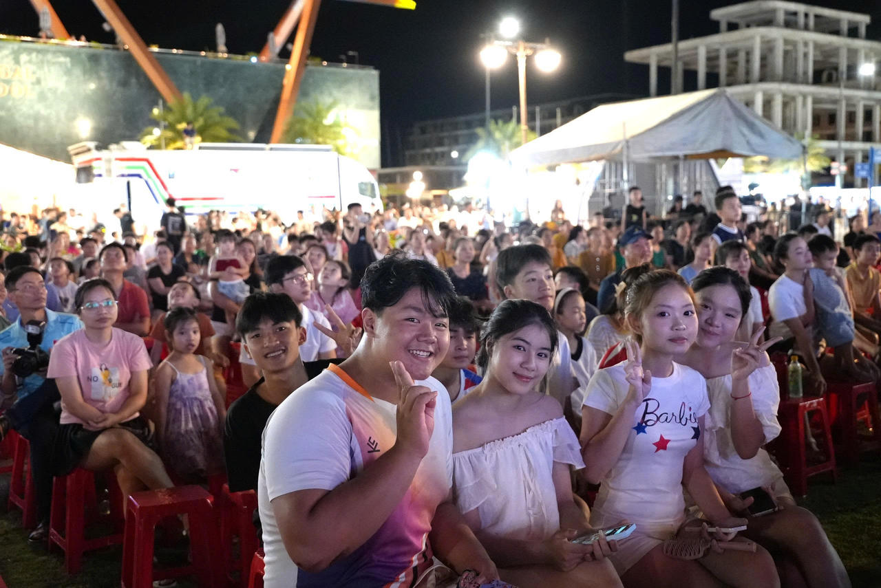 'Từ miền hoa lửa đến vịnh ngọc xanh' - Kết nối văn hóa, du lịch miền Trung