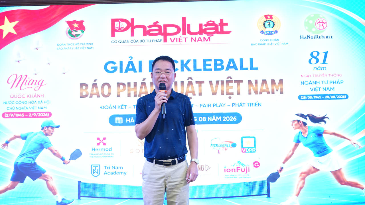Tiến sĩ Vũ Ho&agrave;i Nam, B&iacute; thư Đảng ủy, Tổng Bi&ecirc;n tập B&aacute;o Ph&aacute;p luật Việt Nam ph&aacute;t biểu tại Chương tr&igrave;nh