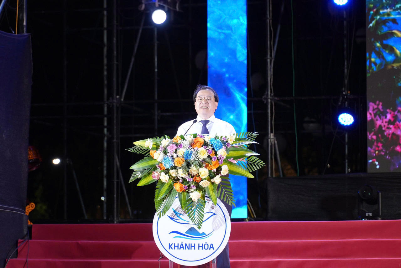 &Ocirc;ng H&agrave; Văn Si&ecirc;u, Ph&oacute; Cục trưởng Cục Du lịch Quốc gia Việt Nam ph&aacute;t biểu tại lễ khai mạc. (Ảnh: T.Đ)