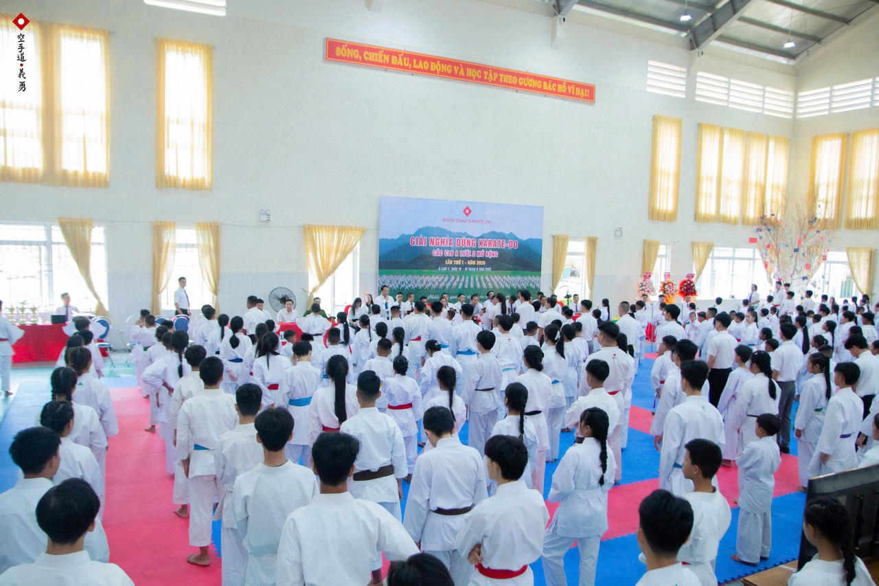 Trong hơn một thập kỷ đồng h&agrave;nh c&ugrave;ng A Lưới, Nghĩa Dũng Karate-Do c&ograve;n để lại dấu ấn qua c&aacute;c chương tr&igrave;nh đồng diễn v&otilde; thuật tại những kỳ Đại hội Thể dục thể thao, hoạt động x&atilde; hội, nhiều chương tr&igrave;nh hướng đến cộng đồng.