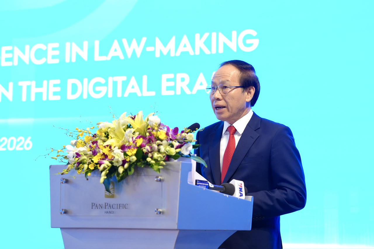 Ph&oacute; Thủ tướng L&ecirc; Tiến Ch&acirc;u ph&aacute;t biểu ch&agrave;o mừng tại Diễn đ&agrave;n.