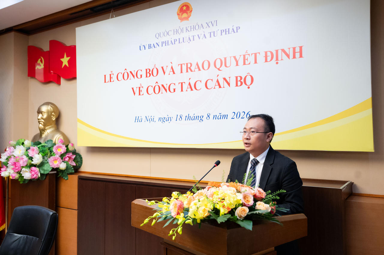 T&acirc;n Ph&oacute; Vụ trưởng Vụ Ph&aacute;p luật v&agrave; Tư ph&aacute;p Vũ Đức Dũng ph&aacute;t biểu nhận nhiệm vụ
