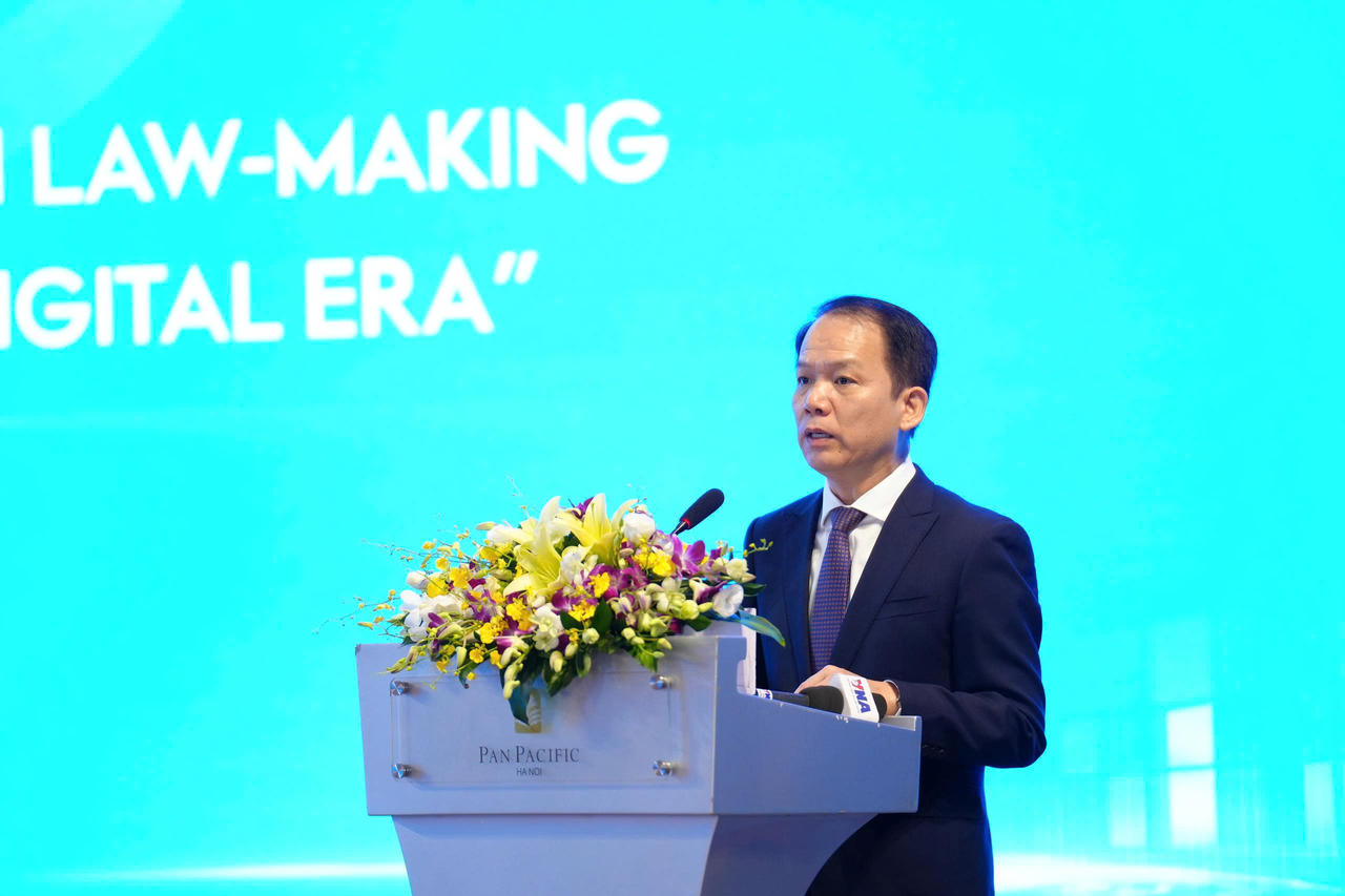 Bộ trưởng Bộ Tư ph&aacute;p Ho&agrave;ng Thanh T&ugrave;ng ph&aacute;t biểu khai mạc Diễn đ&agrave;n.