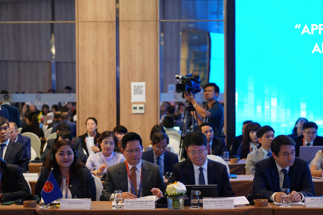 C&aacute;c đại biểu tại Diễn đ&agrave;n.