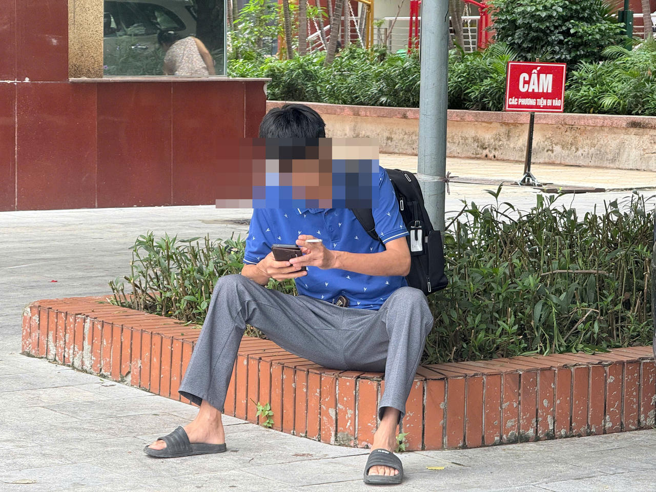 TS.BS Nguyễn Văn Huy khẳng định, kh&ocirc;ng c&oacute; mức độ h&uacute;t thuốc l&aacute; n&agrave;o được xem l&agrave; an to&agrave;n cho sức khỏe. Bỏ thuốc l&aacute; kh&ocirc;ng chỉ gi&uacute;p giảm nguy cơ mắc c&aacute;c bệnh l&yacute; về phổi, tim mạch m&agrave; c&ograve;n g&oacute;p phần bảo vệ v&otilde;ng mạc, thần kinh thị gi&aacute;c v&agrave; thị lực. Ảnh minh họa: Thanh H&agrave;