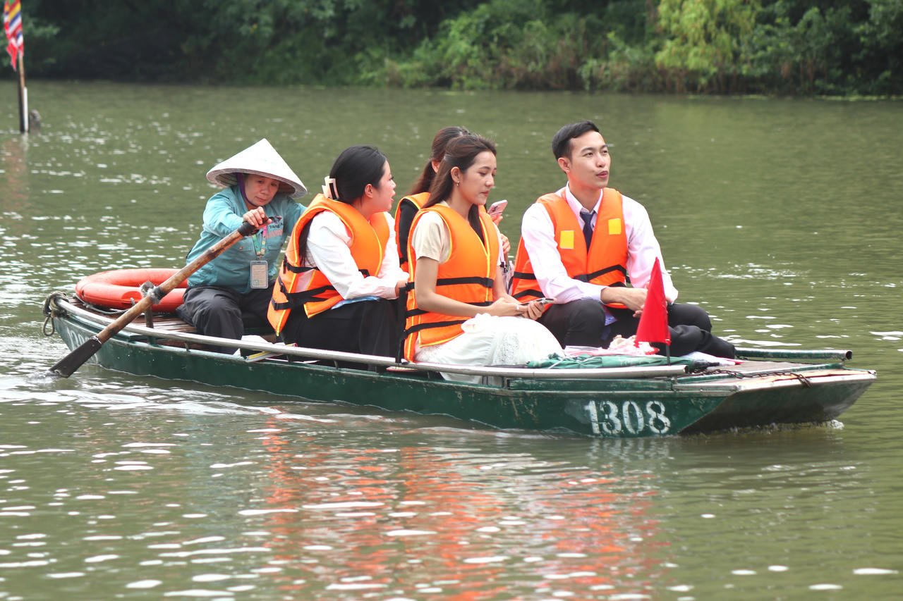 Đại biểu Diễn đàn Pháp luật ASEAN trải nghiệm cảnh quan Tràng An - Ninh Bình