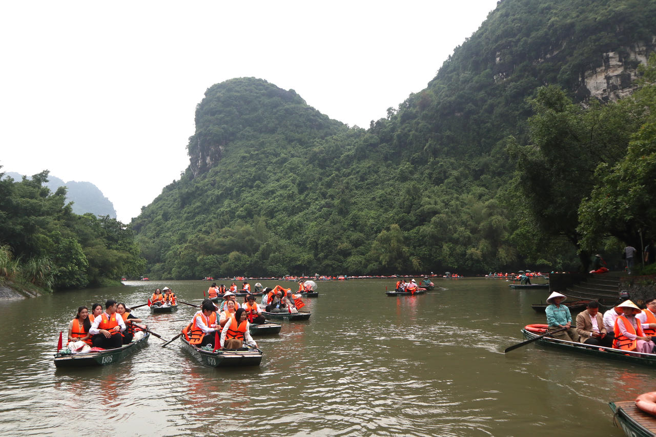 Đại biểu Diễn đàn Pháp luật ASEAN trải nghiệm cảnh quan Tràng An - Ninh Bình