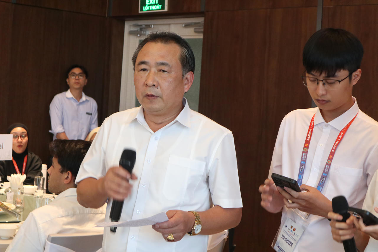 &Ocirc;ng B&ugrave;i Văn Th&aacute;i, Gi&aacute;m đốc Sở Tư ph&aacute;p tỉnh Ninh B&igrave;nh ph&aacute;t biểu ch&agrave;o mừng đo&agrave;n đến tham quan, trải nghiệm tại Ninh B&igrave;nh (ảnh: T.Kửu)