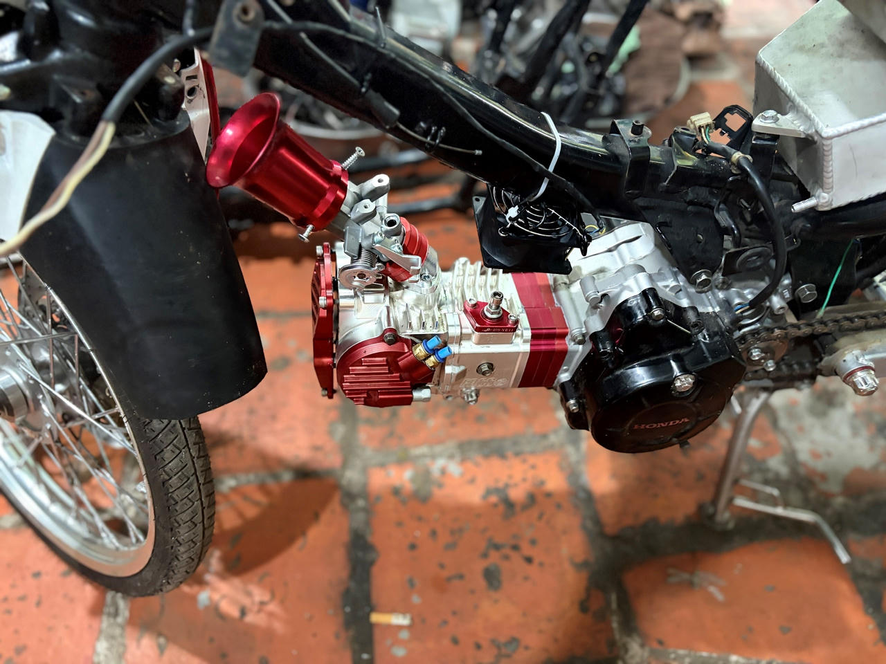 Nhiều xe được độ chế, thay đổi kết cấu. Ảnh: Nghi&ecirc;m T&uacute;c