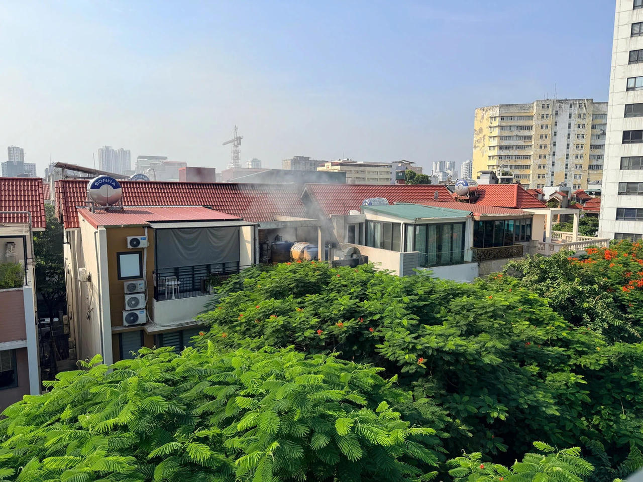 Ch&aacute;y nh&agrave; liền kề trong khu đ&ocirc; thị mới Ph&ugrave;ng Khoang. (Ảnh: B&aacute;o D&acirc;n tr&iacute;).