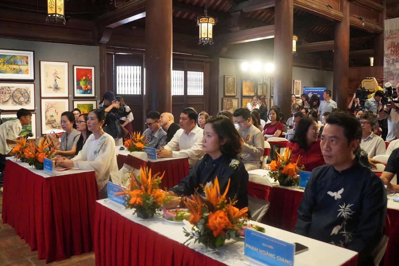 C&aacute;c đại biểu tham dự chương tr&igrave;nh.