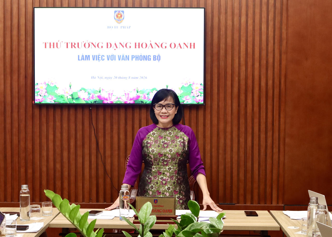 Thứ trưởng Đặng Ho&agrave;ng Oanh ph&aacute;t biểu kết luận.