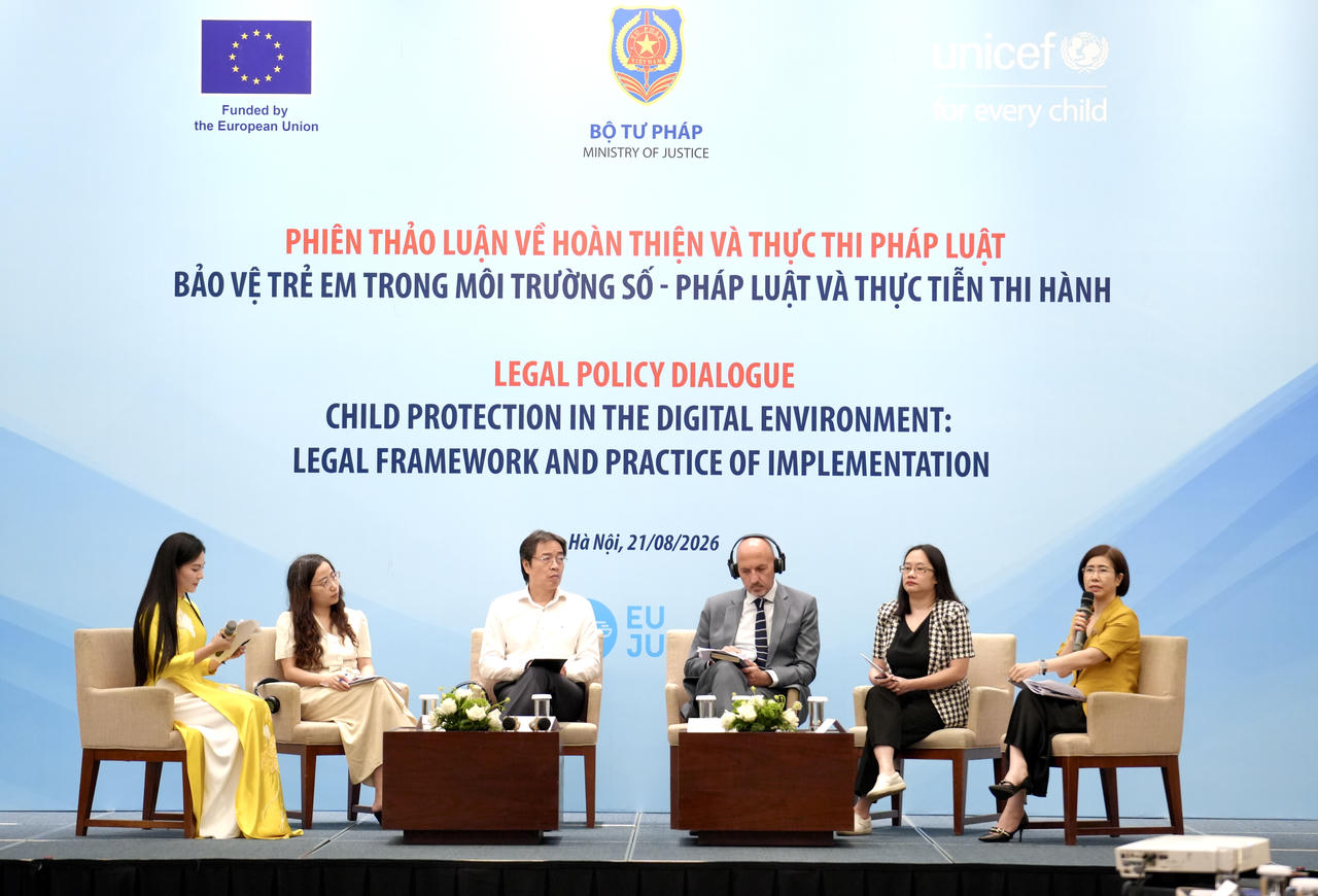 Tăng “rào chắn” pháp lý bảo vệ trẻ em trên môi trường số