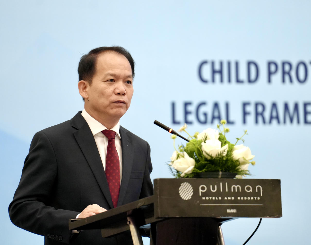 Bộ trưởng Bộ Tư ph&aacute;p Ho&agrave;ng Thanh T&ugrave;ng ph&aacute;t biểu khai mạc. (Ảnh: HG)