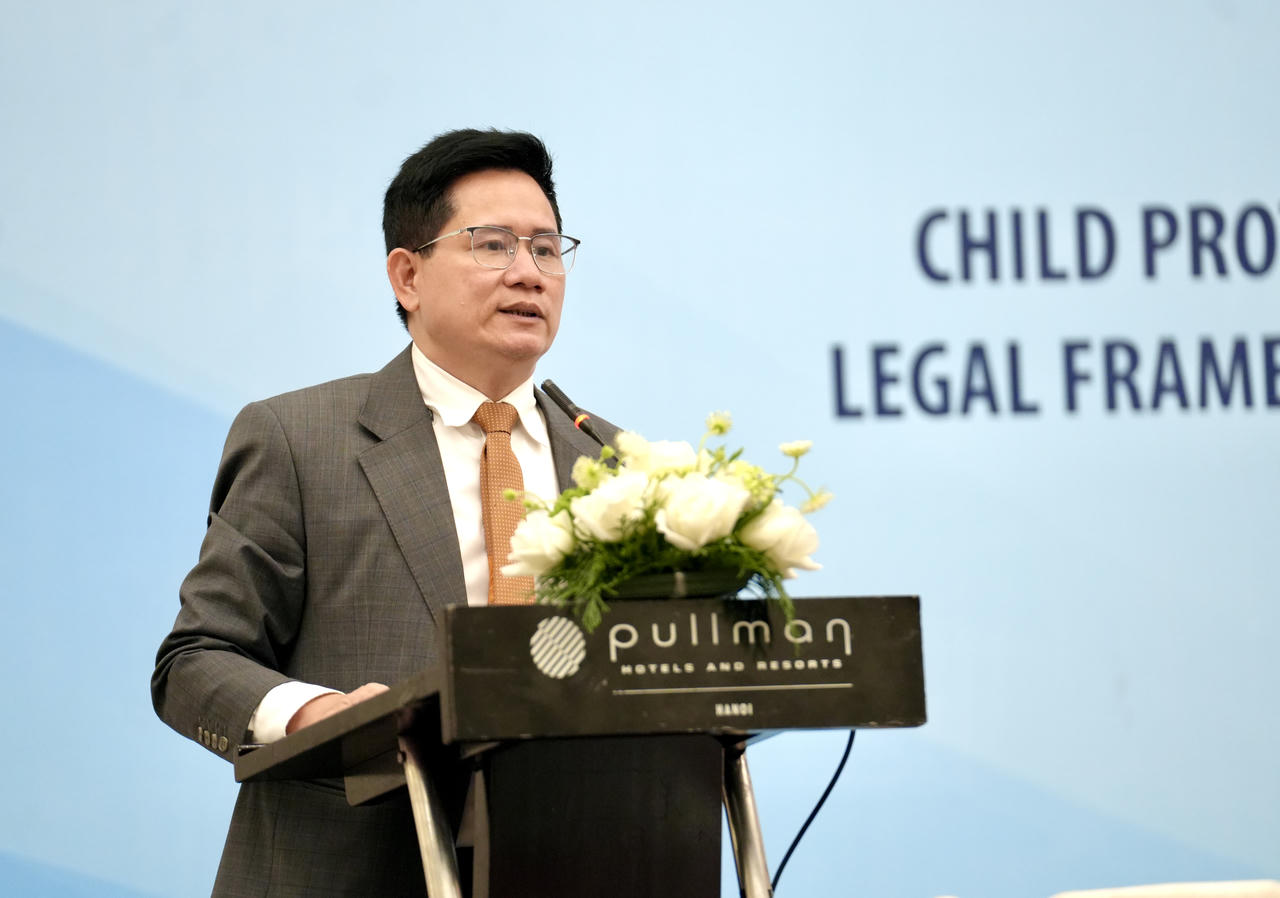 Vụ trưởng Vụ Hợp t&aacute;c quốc tế Nguyễn Hữu Huy&ecirc;n ph&aacute;t biểu bế mạc.