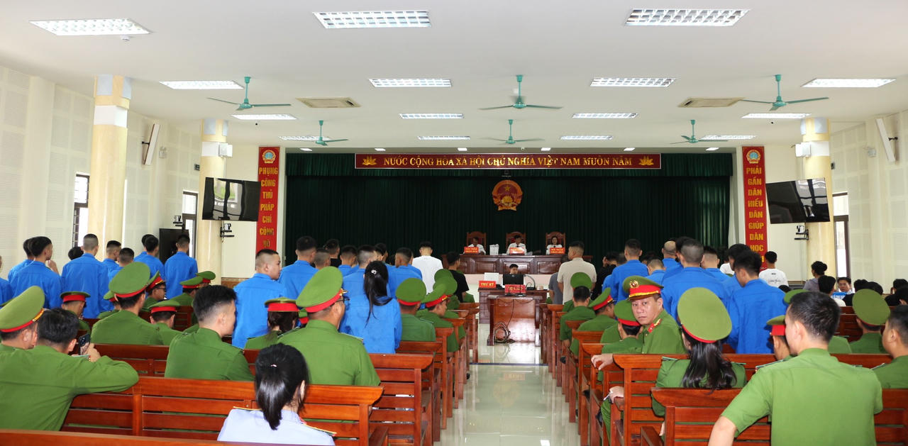 To&agrave;n cảnh phi&ecirc;n to&agrave;. (Ảnh: Minh Phương)