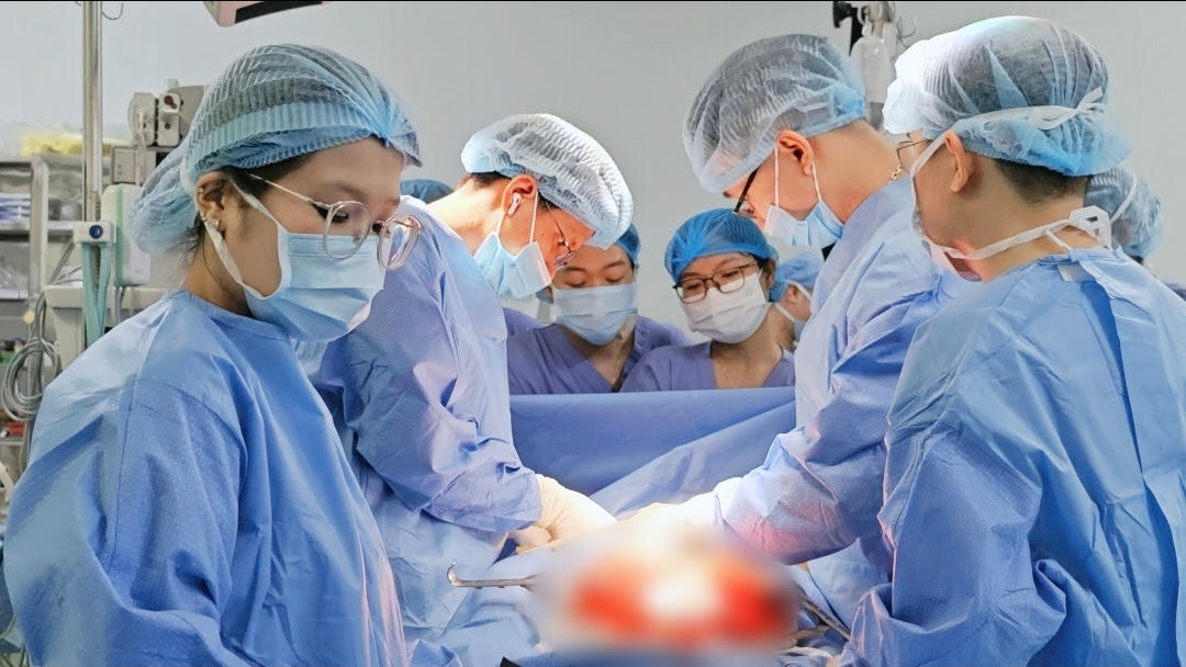 Ca phẫu thuật k&eacute;o d&agrave;i 5 giờ với nhiều th&aacute;ch thức