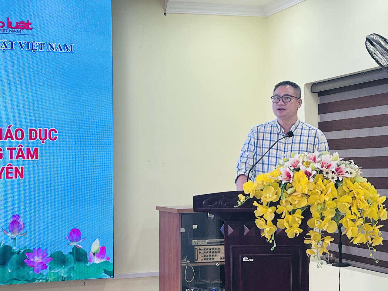 Ph&oacute; Gi&aacute;m đốc Sở Tư ph&aacute;p Trần Thế Tiệm ph&aacute;t biểu tại Hội nghị K&yacute; kết (Ảnh Đ&ocirc;ng Bắc)