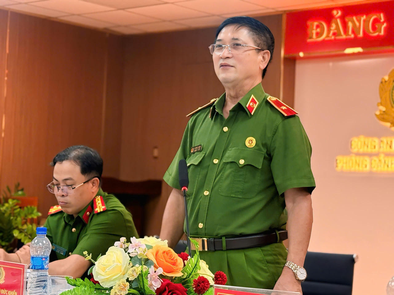 Thiếu tướng Vũ Đức Khiển, Ph&oacute; Chủ tịch Thường trực Hội Cựu CAND TP HCM ph&aacute;t biểu tại buổi họp triển khai c&ocirc;ng t&aacute;c chuẩn bị chương tr&igrave;nh.