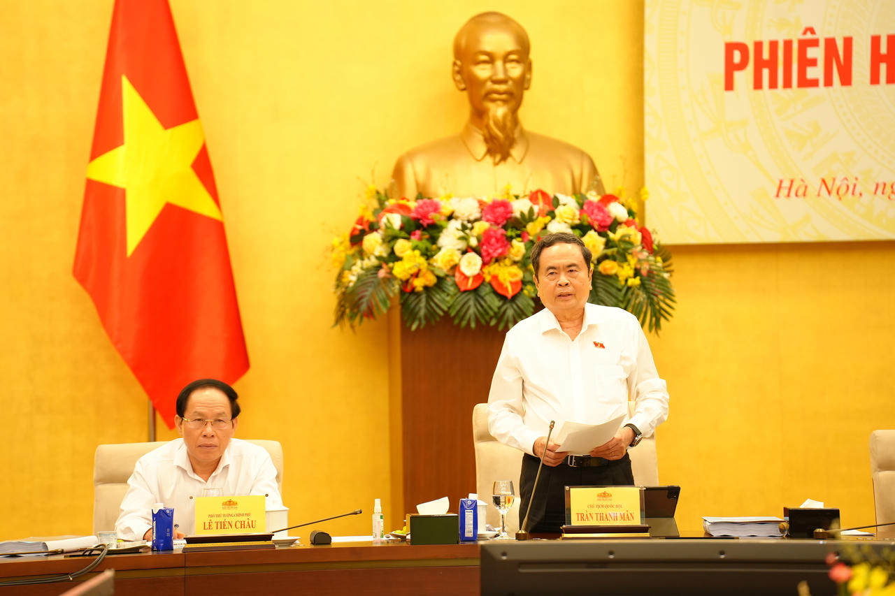 Chủ tịch Quốc hội kết luận Phi&ecirc;n họp.
