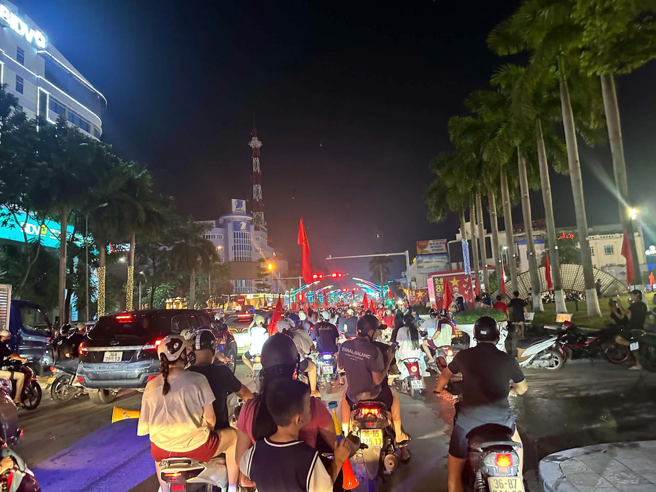 Nô nức xuống đường ăn mừng đội tuyển Việt Nam vô địch ASEAN Cup 2026