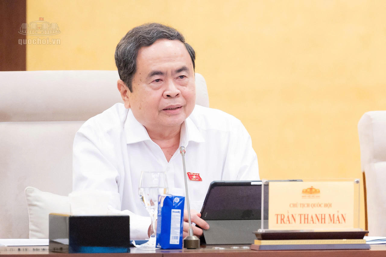 Chủ tịch Quốc hội Trần Thanh Mẫn cho &yacute; kiến về dự &aacute;n Luật.