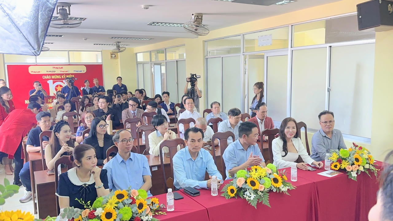 Quang cảnh Lễ trao giải Gương mặt Dẫn s&oacute;ng Ph&aacute;p luật 2026 (Ảnh: Ngọc Mai)
