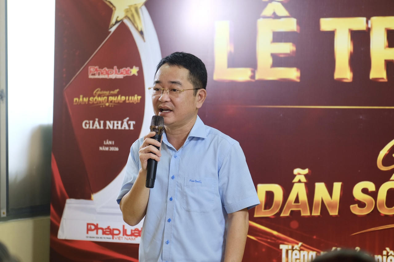 Tiến sĩ Vũ Ho&agrave;i Nam, Tổng Bi&ecirc;n tập B&aacute;o Ph&aacute;p luật Việt Nam ph&aacute;t biểu khai mạc lễ trao giải (Ảnh: Ngọc Mai)