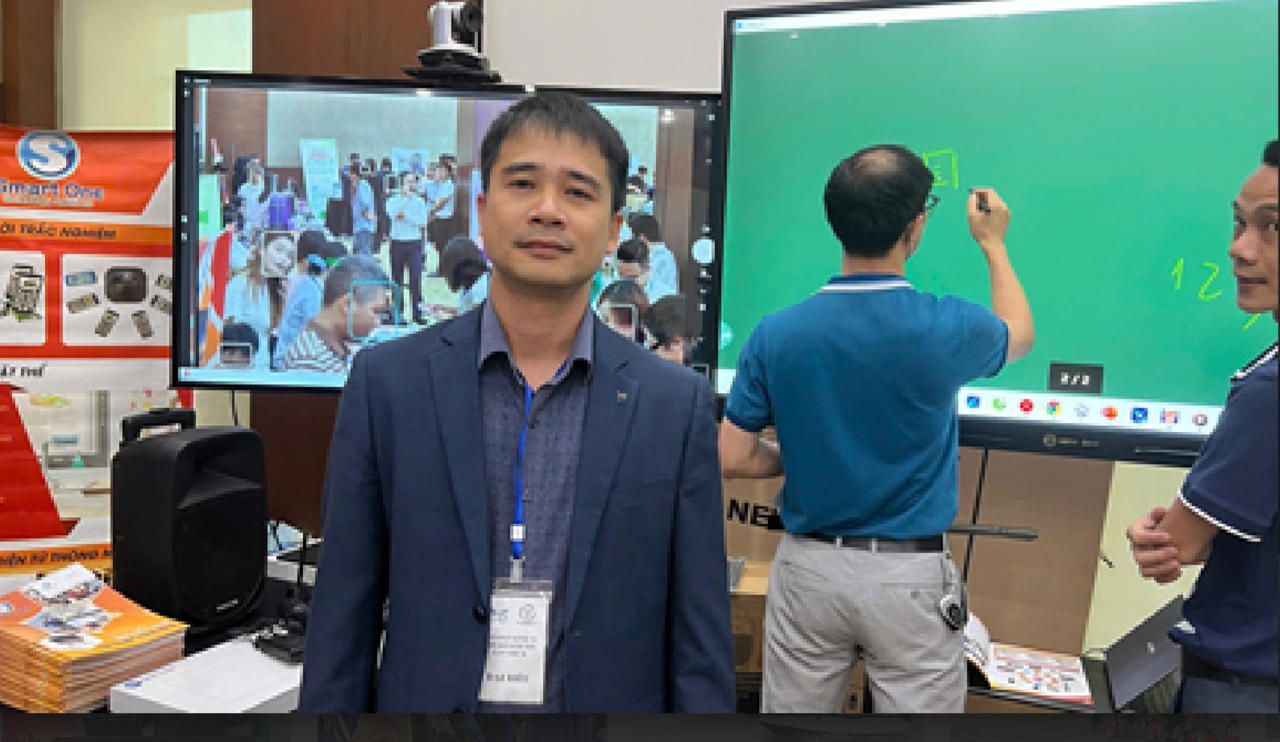 &Ocirc;ng Vũ Văn Minh - Gi&aacute;m đốc C&ocirc;ng ty TNHH Giải ph&aacute;p c&ocirc;ng nghệ Smart One.