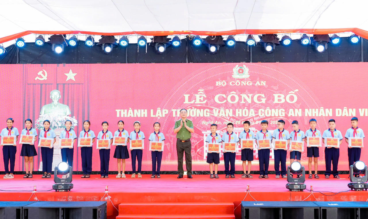 Mô hình Trường Văn hóa Công an nhân dân mở thêm cơ hội học tập cho trẻ em khó khăn