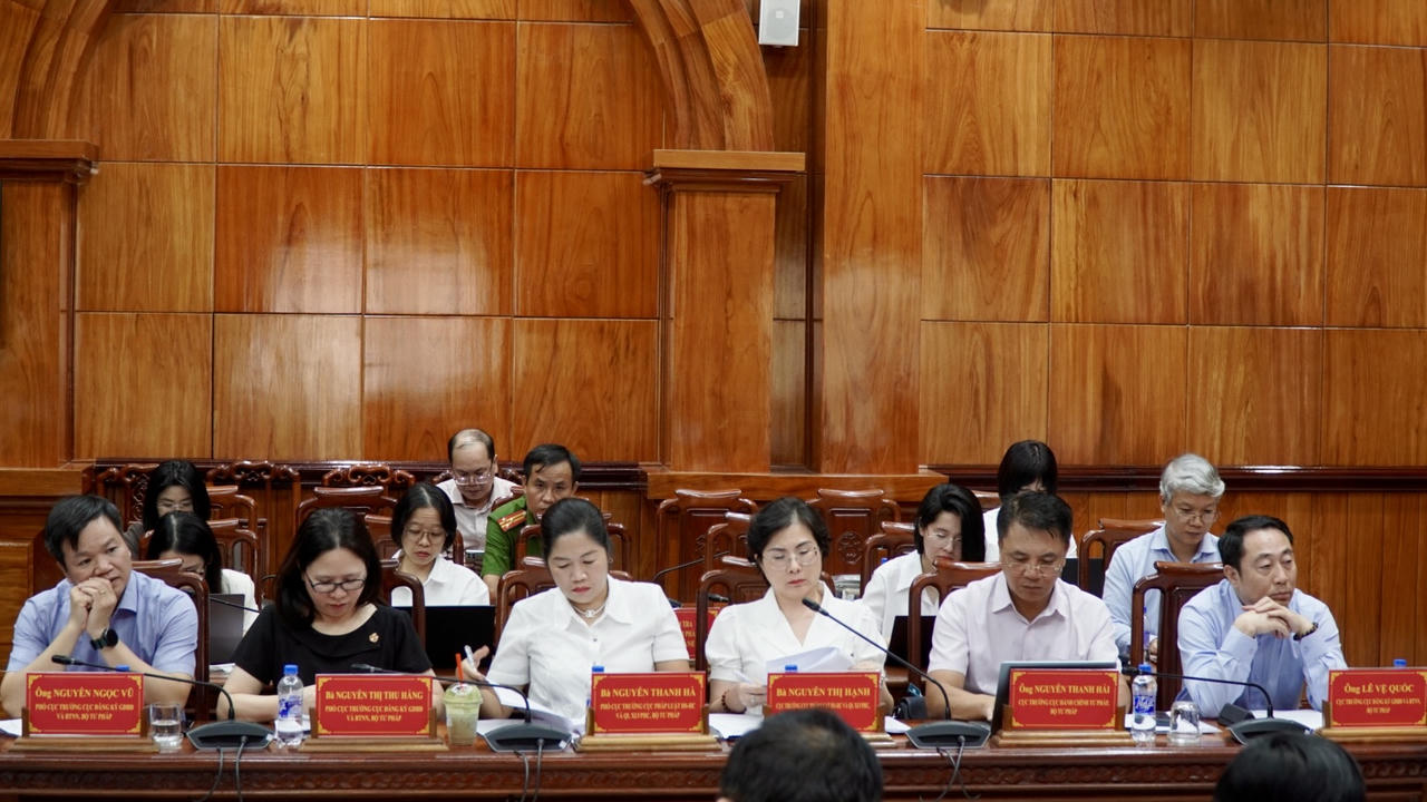 Thứ trưởng Bộ Tư pháp Nguyễn Thanh Ngọc kiểm tra tình hình thực hiện công tác tư pháp tại Đồng Tháp