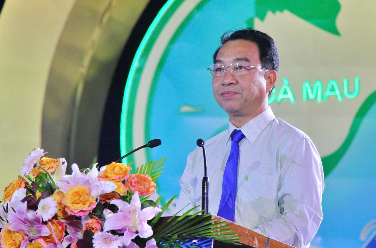&Ocirc;ng Lữ Quang Ngời - Ph&oacute; B&iacute; thư Tỉnh ủy, Chủ tịch UBND tỉnh C&agrave; Mau, ph&aacute;t biểu khai mạc Ng&agrave;y hội Văn h&oacute;a di sản v&agrave; Lễ hội Khinh kh&iacute; cầu (Ảnh: T.N).