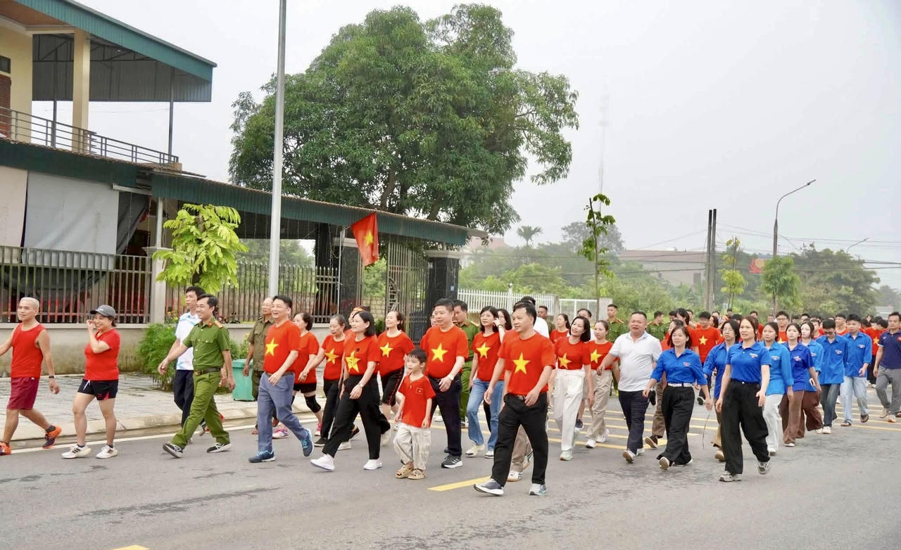 Người d&acirc;n tại c&aacute;c địa phương tỉnh Tuy&ecirc;n Quang tham gia chương tr&igrave;nh. (Ảnh: CTV)