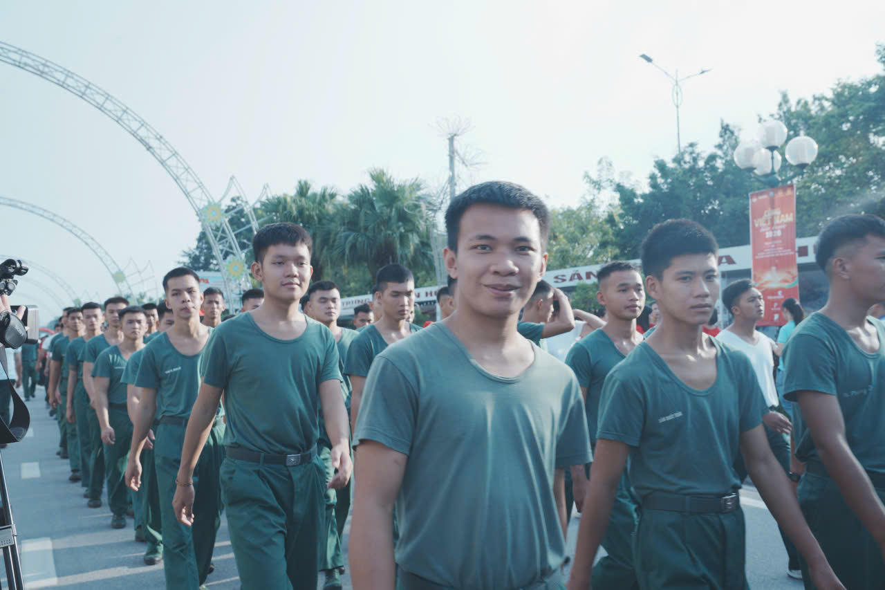 H&agrave;ng vạn người tham gia đi bộ tại sự kiện &ldquo;C&ugrave;ng Việt Nam tiến bước&rdquo;
