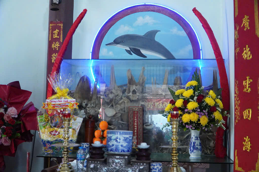Lăng &ocirc;ng Nam Hải ở Xương L&yacute; l&agrave; nơi lưu giữ di cốt v&agrave; thờ phụng c&aacute; &ocirc;ng với niềm t&ocirc;n k&iacute;nh s&acirc;u sắc trong t&acirc;m thức cư d&acirc;n vạn đầm.