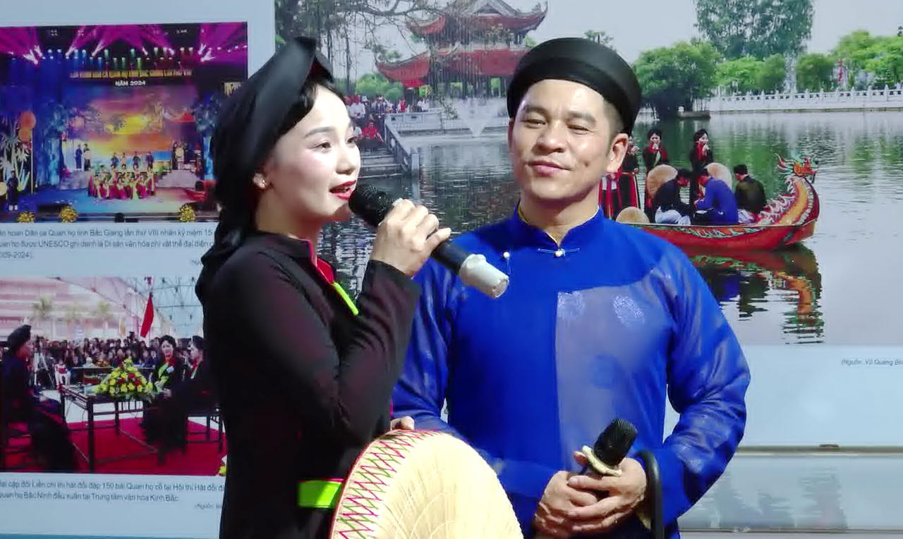 Kh&ocirc;ng gian Hội tụ tinh hoa di sản văn h&oacute;a phi vật thể, giới thiệu những gi&aacute; trị văn h&oacute;a đặc trưng c&aacute;c v&ugrave;ng, miền (Ảnh: T.N).