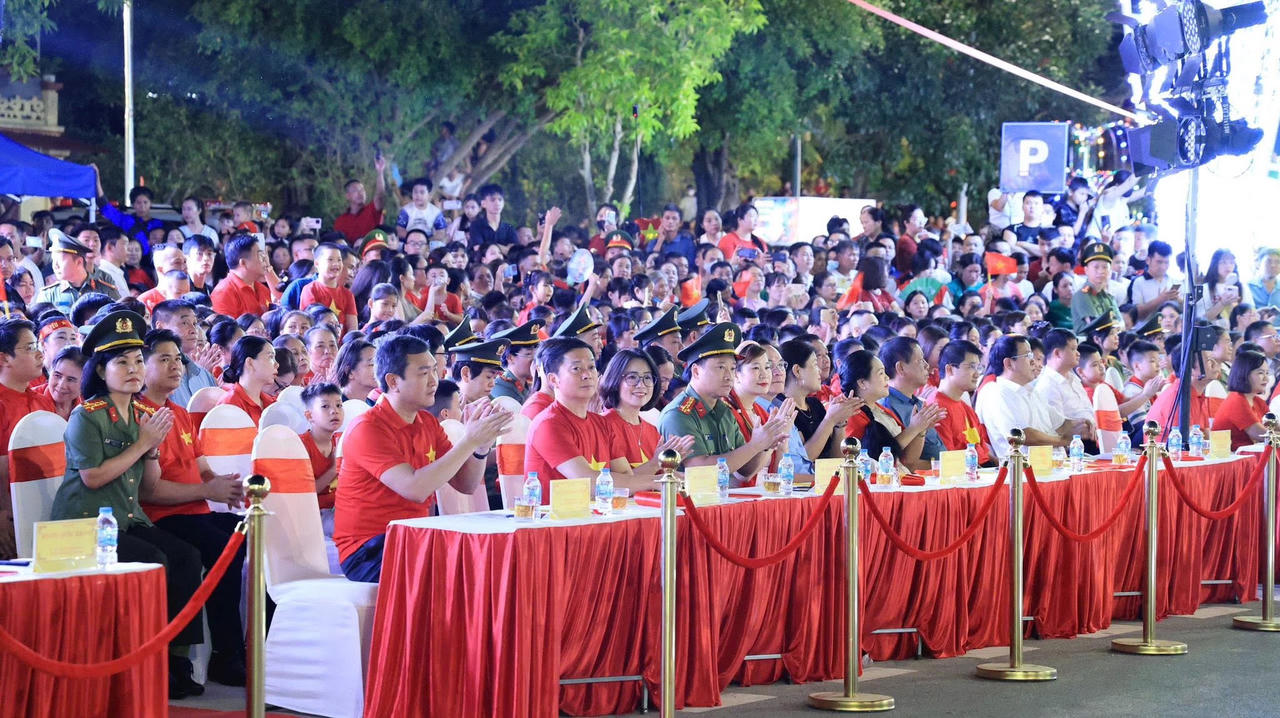 Chủ tịch UBND tỉnh Lạng Sơn Nguyễn Cảnh To&agrave;n c&ugrave;ng một số l&atilde;nh đạo tỉnh Lạng Sơn tại sự kiện. Ảnh: MH