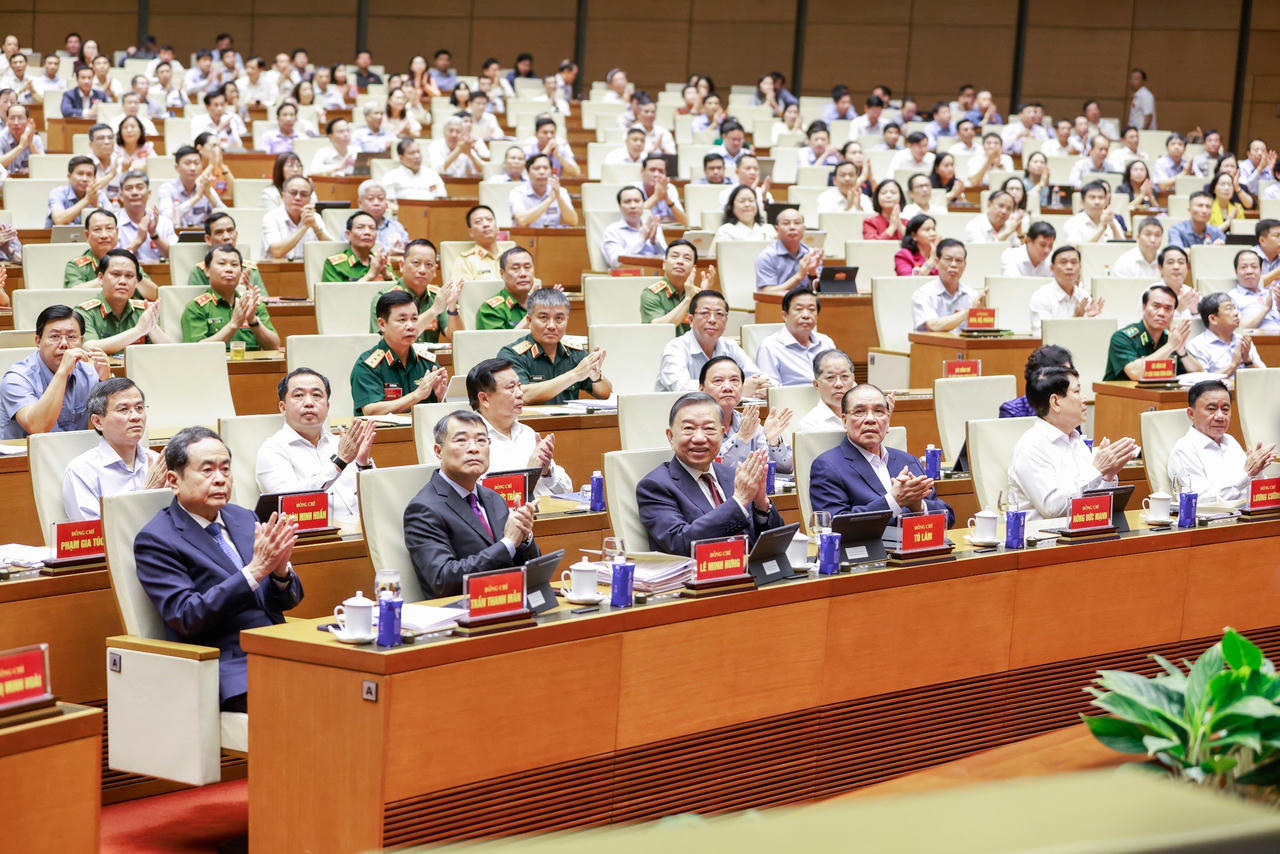 Tổng B&iacute; thư, Chủ tịch nước T&ocirc; L&acirc;m v&agrave; c&aacute;c đại biểu tham dự Hội nghị tại ph&ograve;ng họp Di&ecirc;n Hồng, Nh&agrave; Quốc hội, H&agrave; Nội. Ảnh: V&acirc;n Anh