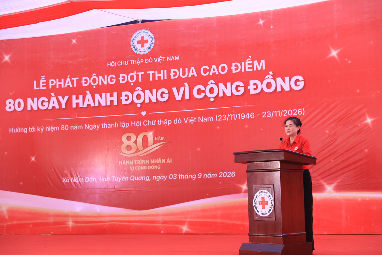 Chủ tịch Trung ương Hội Chữ thập đỏ Việt Nam Đỗ Thị Thu Thảo ph&aacute;t động đợt thi đua. (Ảnh: Hội Chữ thập đỏ Việt Nam)