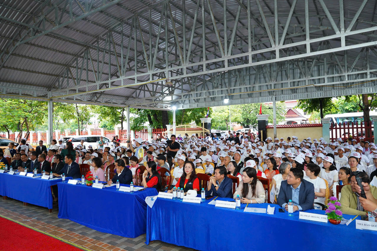 “Nắng Việt trên dòng Mê Kông”: Đưa một thư viện qua biên giới