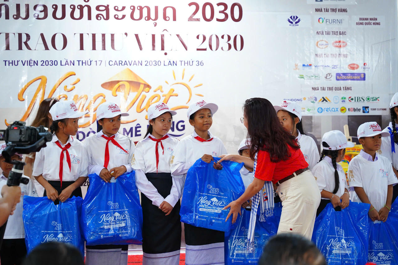 “Nắng Việt trên dòng Mê Kông”: Đưa một thư viện qua biên giới