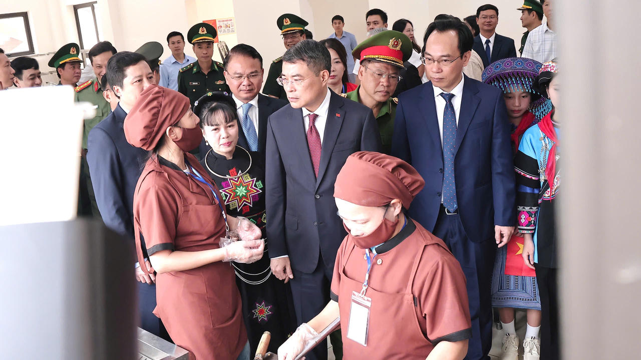 Thủ tướng Chính phủ L&ecirc; Minh Hưng: Gi&aacute;o dục phải đi trước một bước, tạo động lực ph&aacute;t triển đất nước