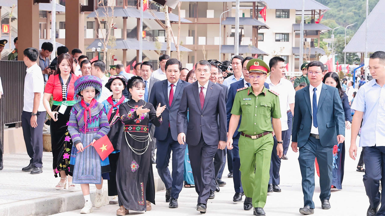 Thủ tướng Chính phủ L&ecirc; Minh Hưng: Gi&aacute;o dục phải đi trước một bước, tạo động lực ph&aacute;t triển đất nước